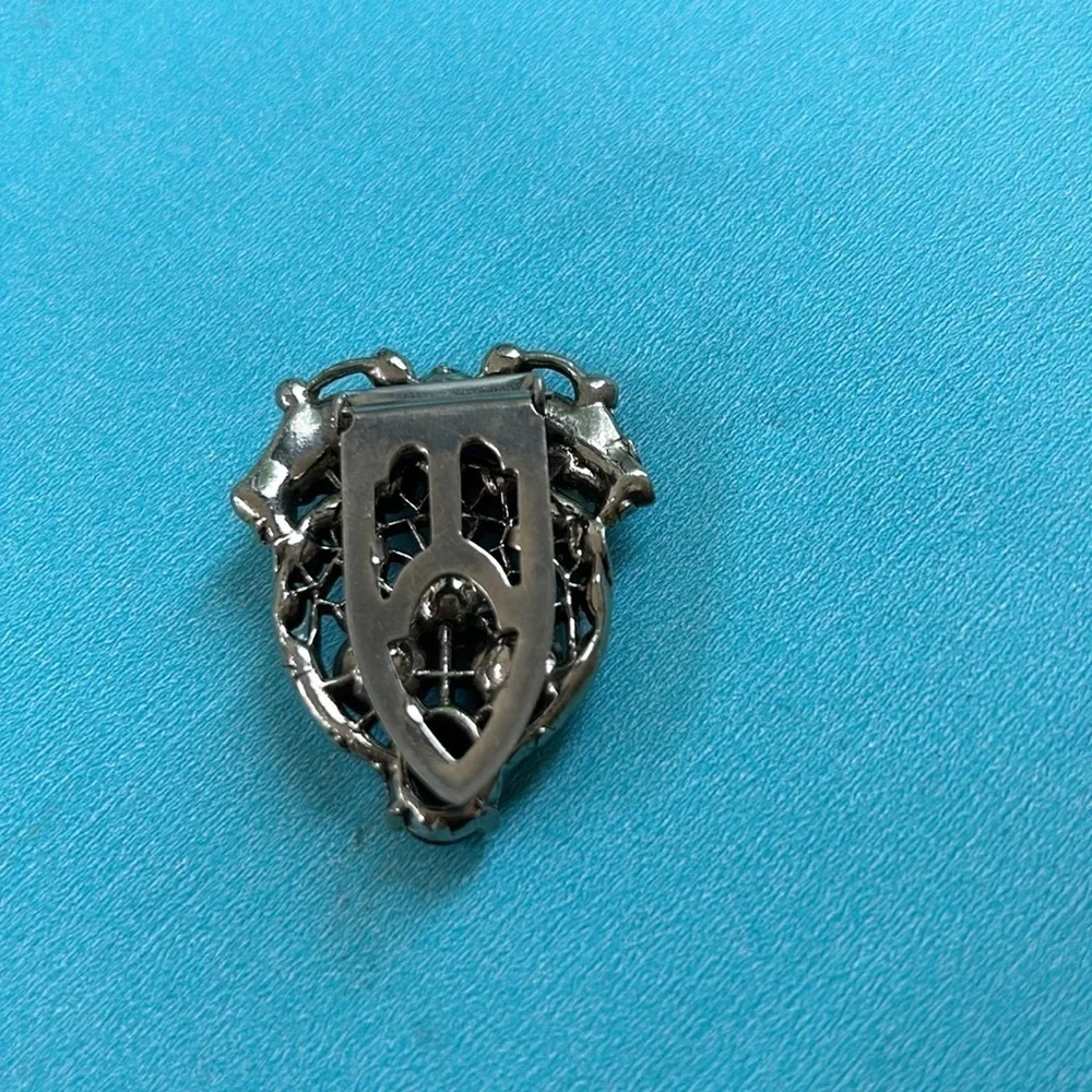Vintage delight costume jewelry silver & black regal dress clip unisex